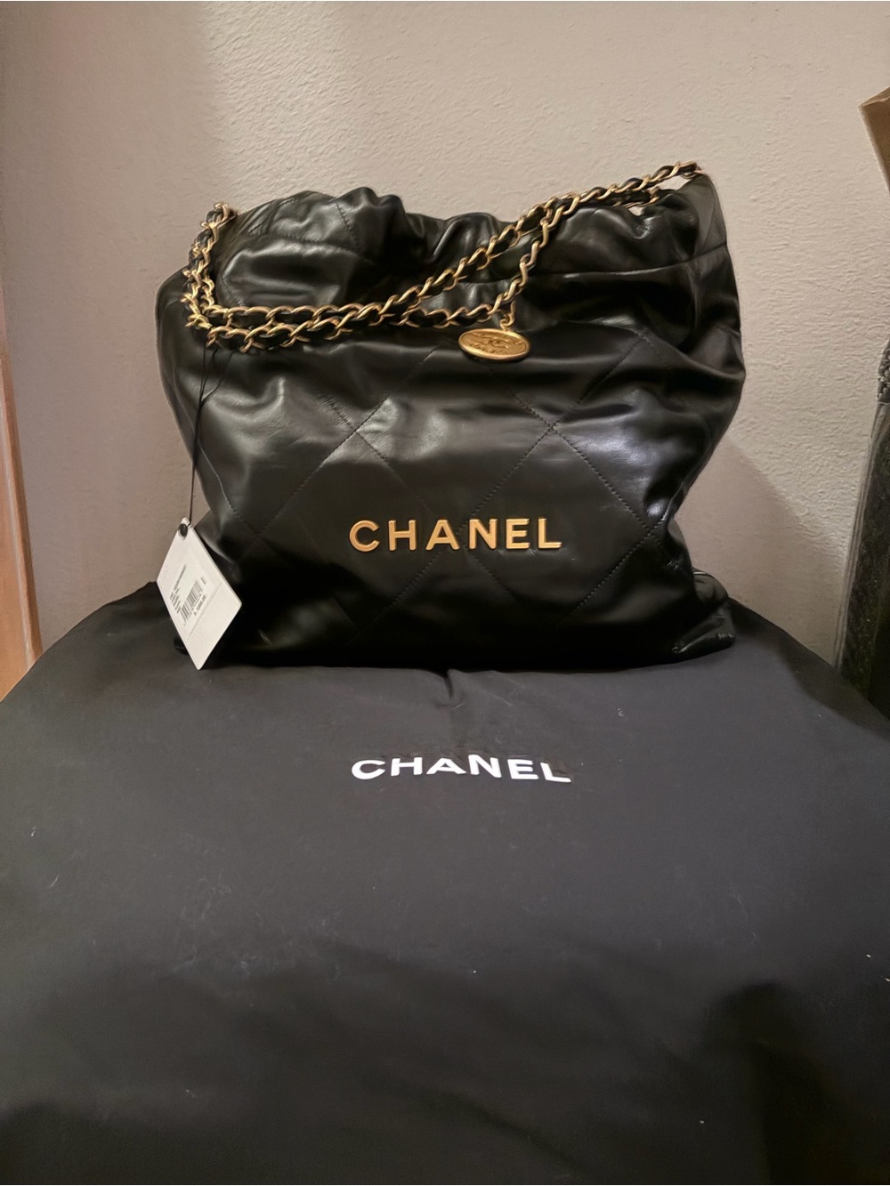 CHANEL 22 Black Quilted Calfskin handbag